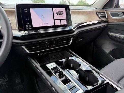 Used 2026 Volkswagen Atlas SE FWD image 16