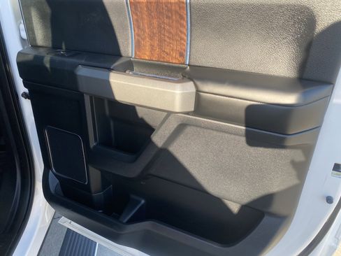 Used 2015 Ford F150 Platinum w/ Equipment Group 701A Luxury image 12