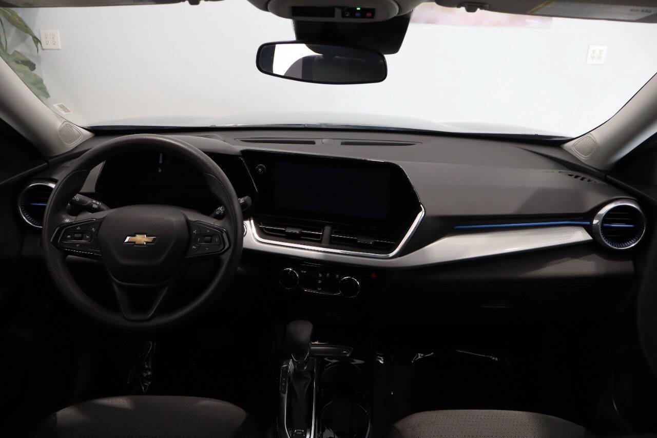Used 2024 Chevrolet Trax LT FWD image 15