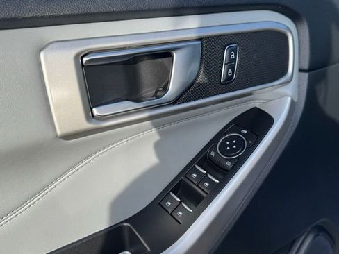 Used 2022 Ford Explorer XLT w/ Equipment Group 202A image 15