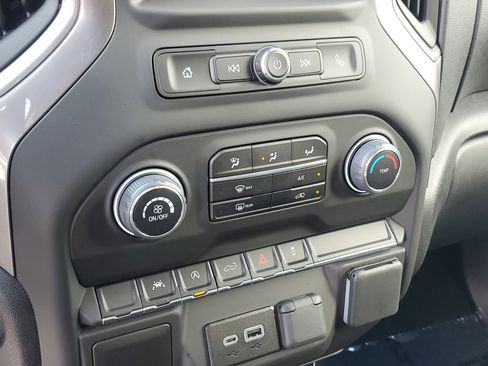 Used 2025 Chevrolet Silverado 1500 Custom image 23