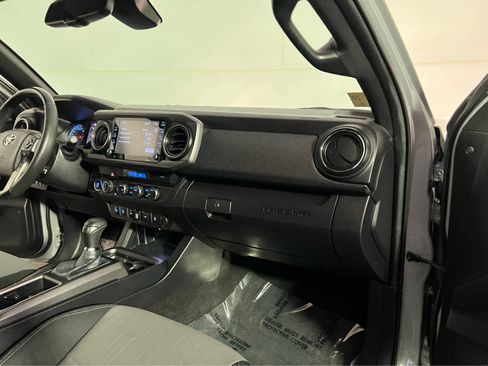 Used 2021 Toyota Tacoma TRD Off-Road w/ Technology Package image 25