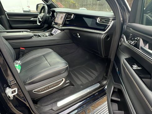 Used 2025 Jeep Grand Wagoneer Series II Obsidian w/ Quick Order Packagew 28T image 21