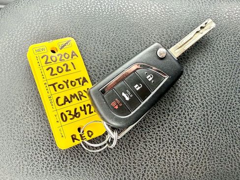 Used 2021 Toyota Camry SE w/ Cold Weather Package image 30