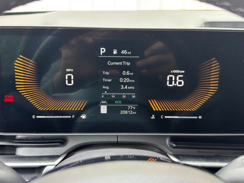 Used 2025 Kia Carnival FWD image 19