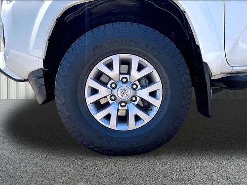 Used 2017 Toyota Tacoma SR5 w/ Tow Package RWD image 29