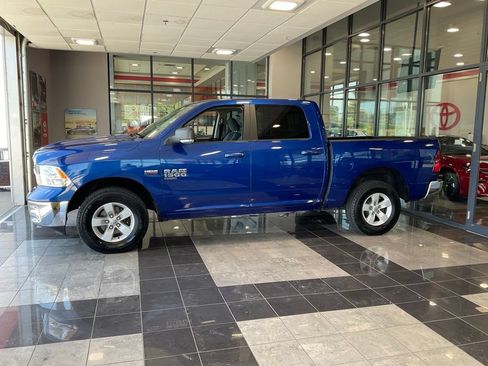 Used 2019 RAM 1500 Classic SLT w/ Luxury Group AWD/4WD image 3