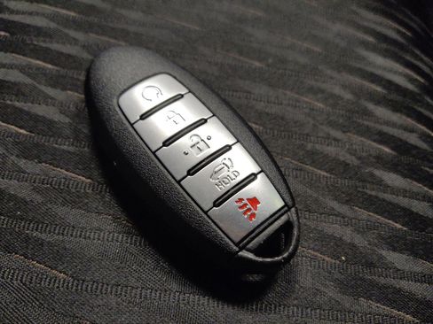 Used 2017 Nissan Rogue SV image 32