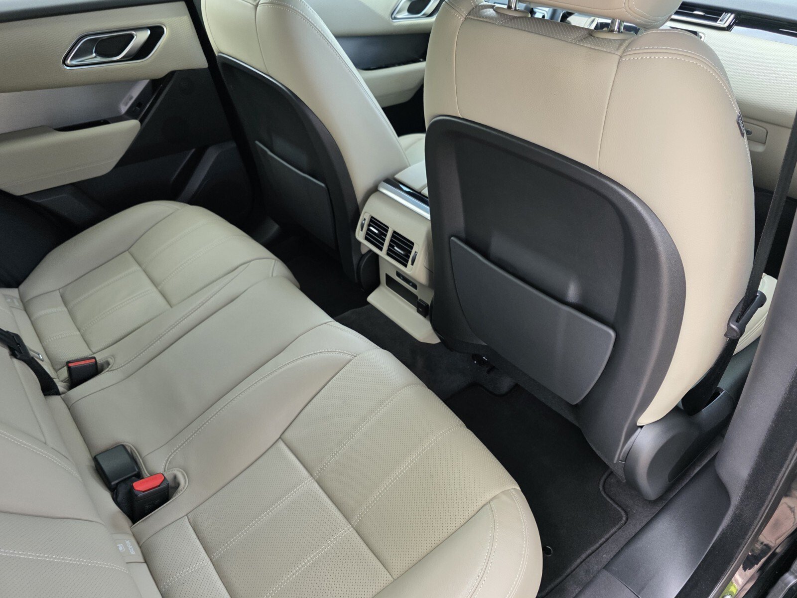 Certified 2023 Land Rover Range Rover Velar R-Dynamic S AWD/4WD image 29