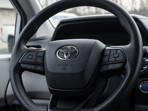 Used 2024 Toyota Sienna LE image 24