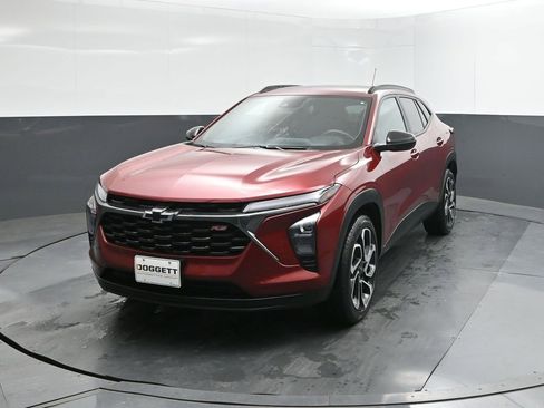Used 2025 Chevrolet Trax RS w/ Sunroof Package FWD image 30