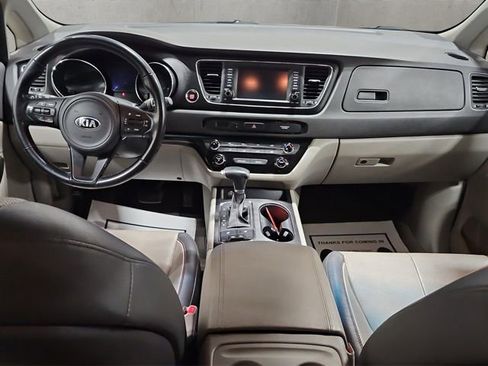 Used 2017 Kia Sedona LX w/ LX Essentials Premium Package image 13