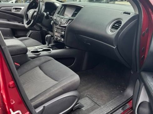 Used 2019 Nissan Pathfinder SV FWD image 16