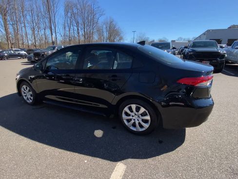Used 2025 Toyota Corolla LE image 14