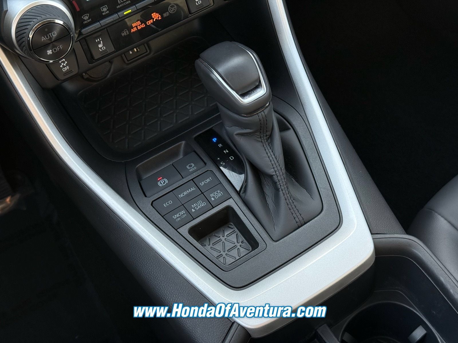 Used 2025 Toyota RAV4 XLE Premium w/ Weather Package AWD/4WD image 19