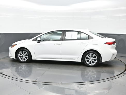 Used 2023 Toyota Corolla LE FWD image 3