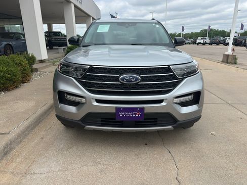 Used 2023 Ford Explorer XLT w/ Equipment Group 202A AWD/4WD image 8