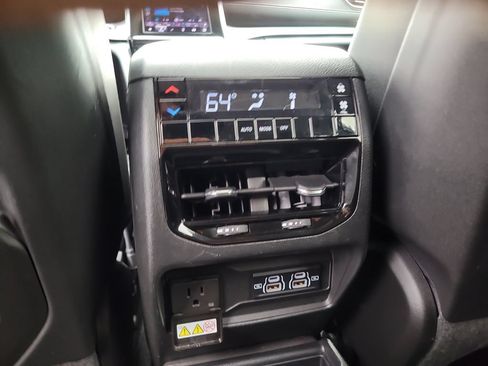Used 2023 Jeep Grand Cherokee L Laredo AWD/4WD image 18