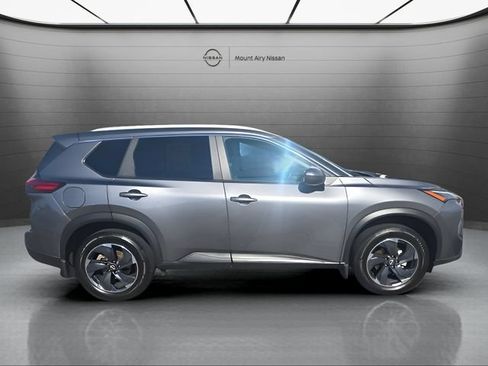 Certified 2025 Nissan Rogue SV w/ SV Premium Package FWD image 2