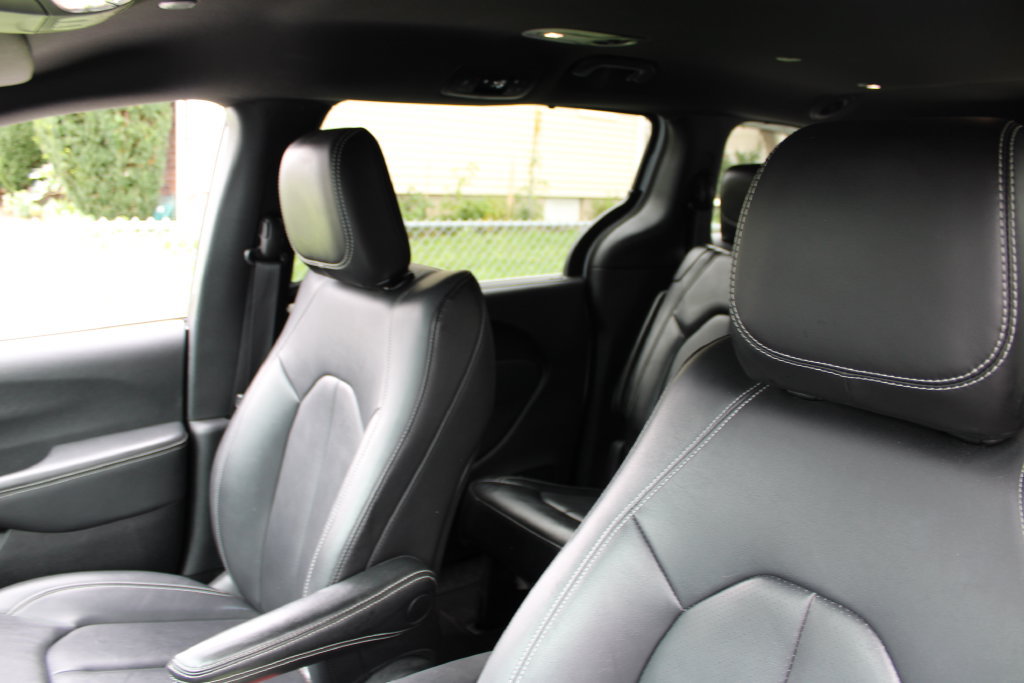 Used 2025 Chrysler Pacifica Select FWD image 9