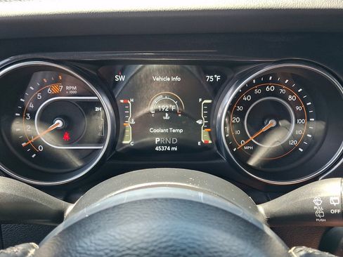Used 2022 Jeep Wrangler Unlimited Sahara AWD/4WD image 30