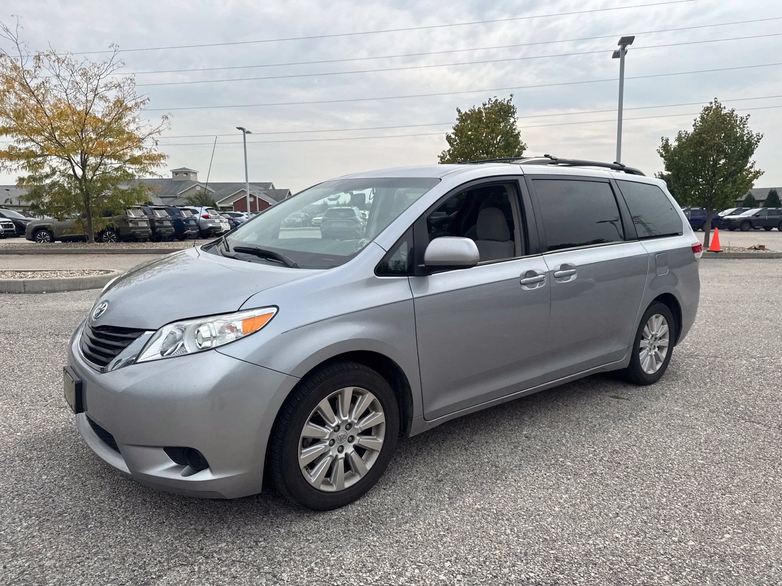 Used 2012 Toyota Sienna LE w/ Towing Pkg AWD/4WD image 1