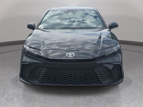 Used 2025 Toyota Camry SE w/ Convenience Package FWD image 2