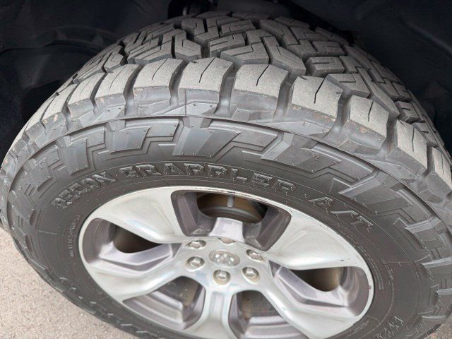 Used 2020 RAM 1500 Laramie w/ Sport Appearance Package AWD/4WD image 10