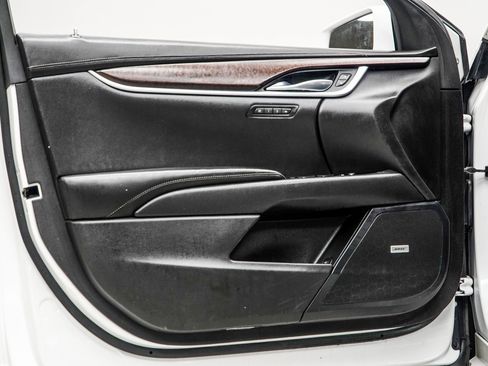 Used 2019 Cadillac XTS Luxury image 30