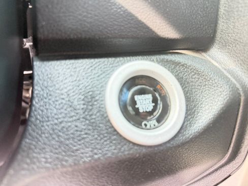 Used 2018 RAM 1500 Laramie w/ Convenience Group AWD/4WD image 37