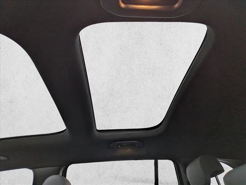 Certified 2025 Mercedes-Benz GLB 250 image 20