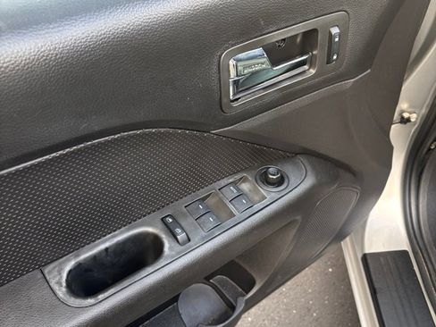 Used 2009 Ford Fusion SEL image 6