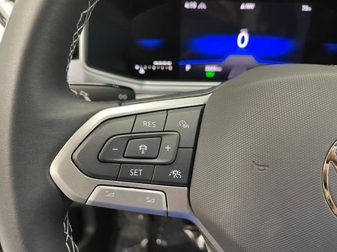 New 2025 Volkswagen Taos SE w/ Panoramic Sunroof Package AWD/4WD image 16
