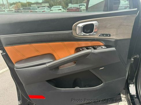 Used 2023 Kia Sorento SX Prestige image 18