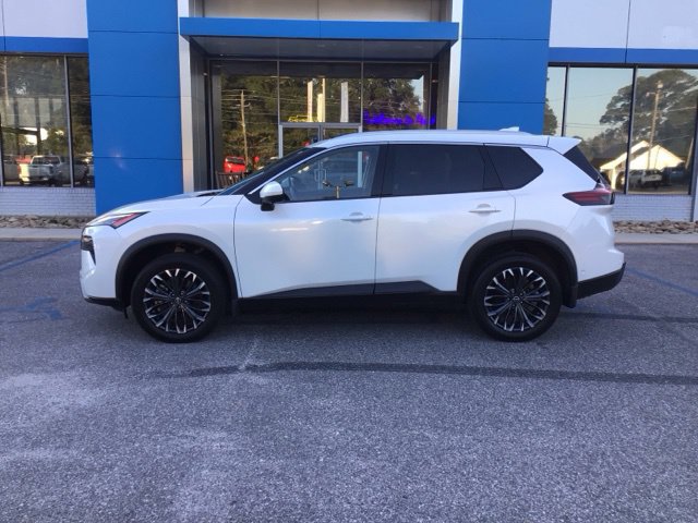 Used 2025 Nissan Rogue SL w/ Tech Package AWD/4WD image 2