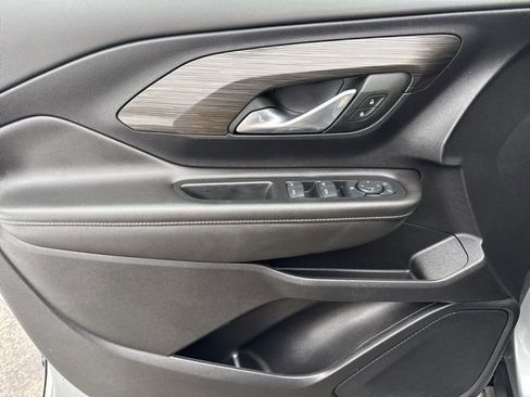 Used 2024 GMC Terrain SLE image 19