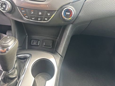 Used 2019 Chevrolet Cruze LS FWD image 13