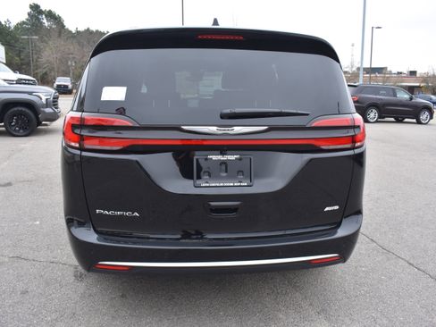 New 2026 Chrysler Pacifica Pinnacle image 8