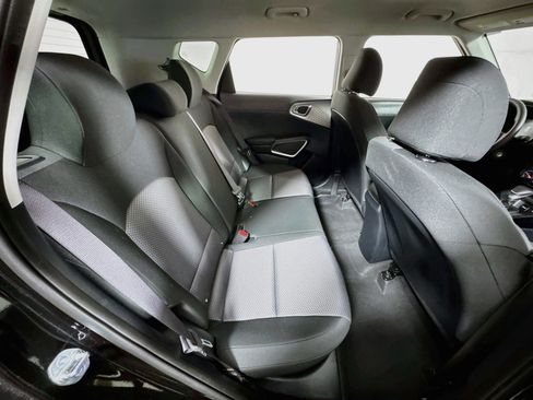 Used 2025 Kia Soul LX FWD image 24