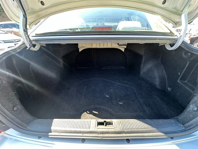 Used 2005 Hyundai Elantra GLS FWD image 11
