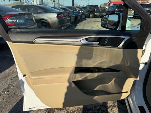 Used 2016 Ford Fusion SE image 10