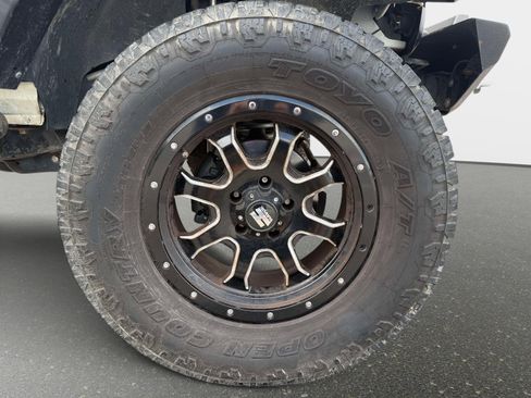 Used 2017 Jeep Wrangler Unlimited Sport w/ Connectivity Group AWD/4WD image 7