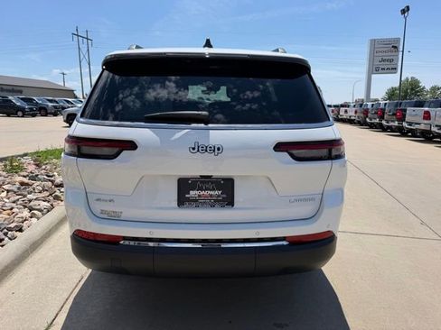 New 2026 Jeep Grand Cherokee L 4WD image 7