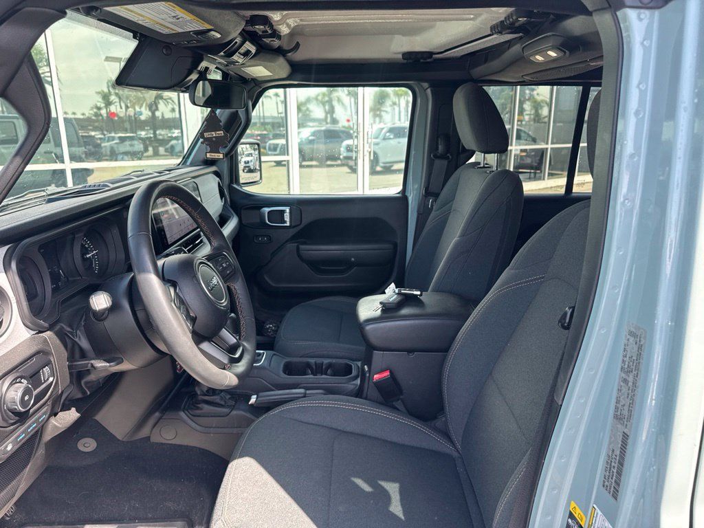 Used 2024 Jeep Wrangler Unlimited AWD/4WD image 24
