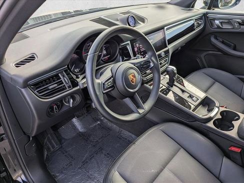 Used 2025 Porsche Macan Turbo image 4