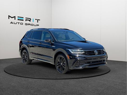Used 2022 Volkswagen Tiguan SE R-Line FWD image 1