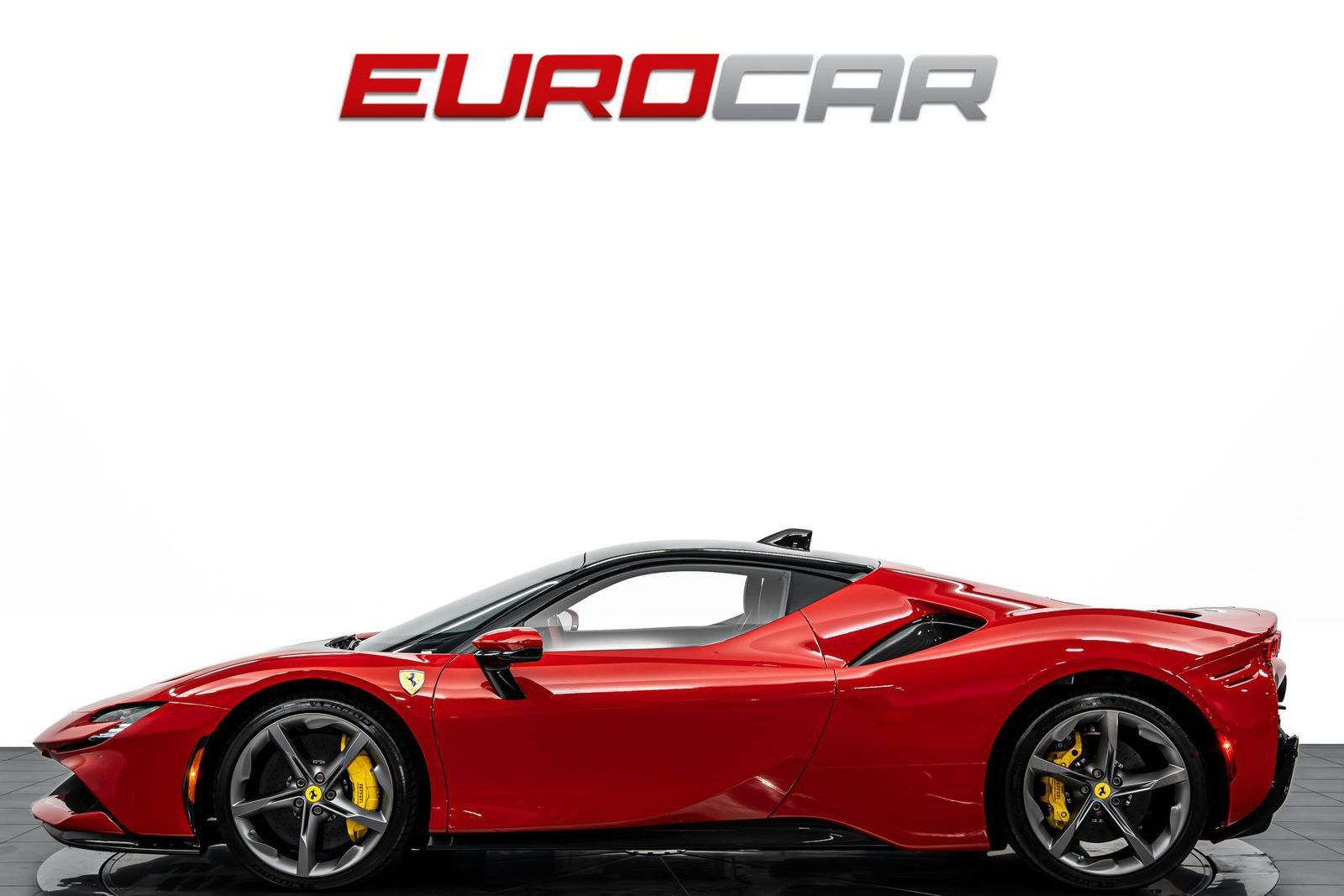 Used 2021 Ferrari SF90 Stradale AWD/4WD image 2