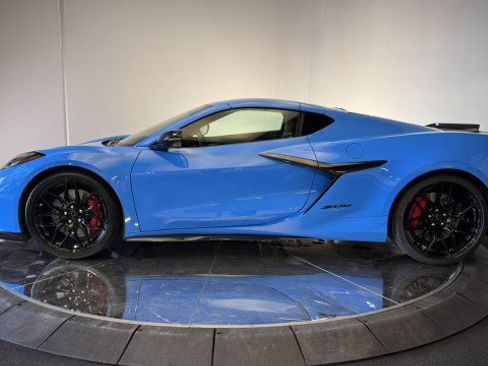 Used 2024 Chevrolet Corvette Z06 w/ Stealth Interior Trim Package RWD image 24