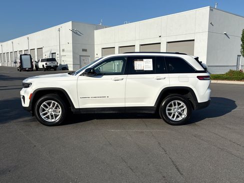 Certified 2023 Jeep Grand Cherokee Laredo AWD/4WD image 6