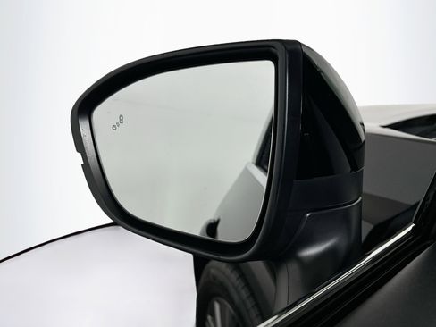 Used 2025 Nissan Pathfinder SV image 16